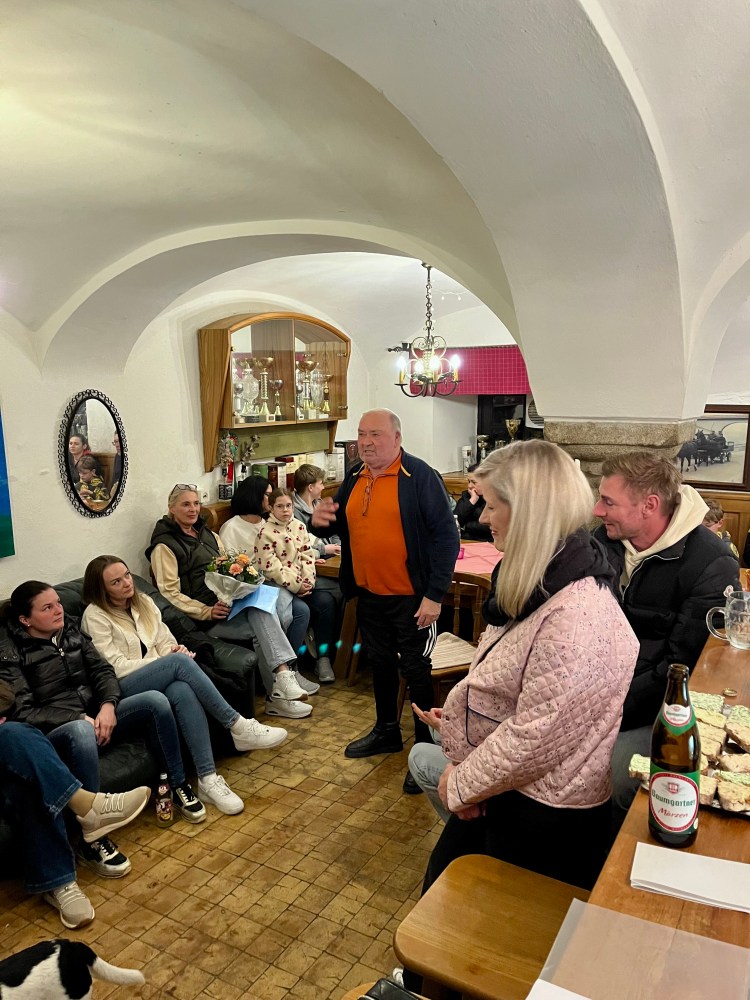 Ehren-Obmann Hans Altweger bei seiner Ansprache.