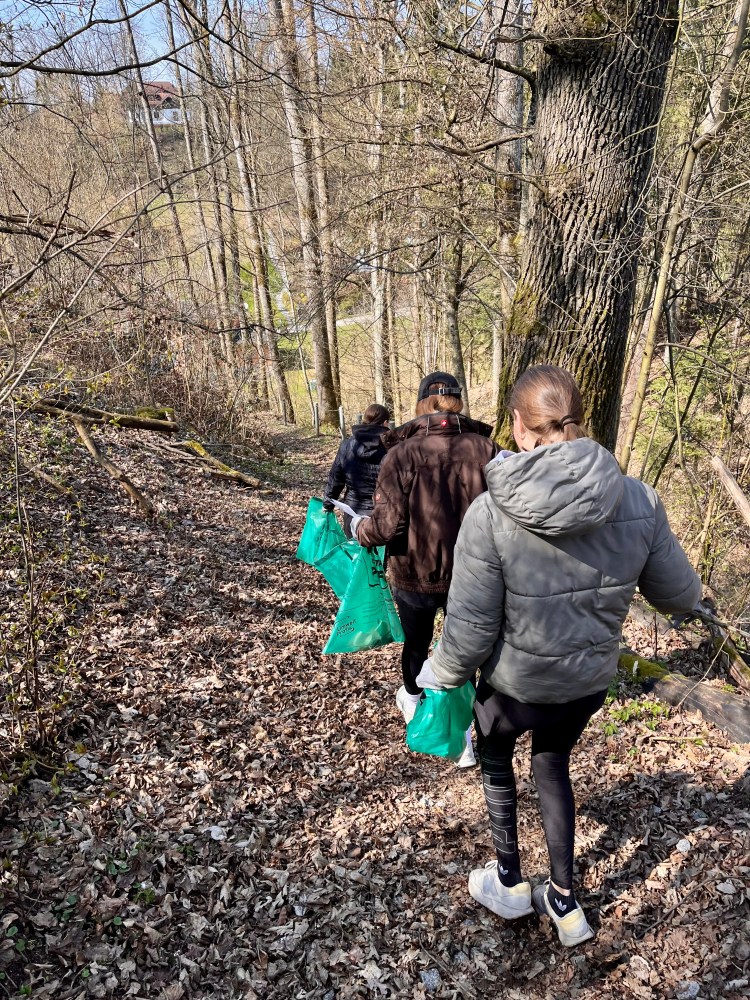 Mitglieder des RBBS beim Müll sammeln.