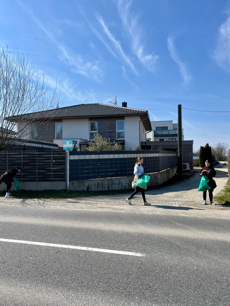 Mitglieder des RBBS beim Müll sammeln.